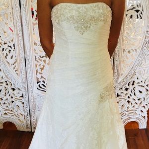 Stunning Wedding Dress! Practically New!